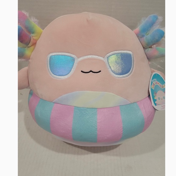 The Influence of Squishmallow Axolotls on Fashion Trends and Accessories插图
