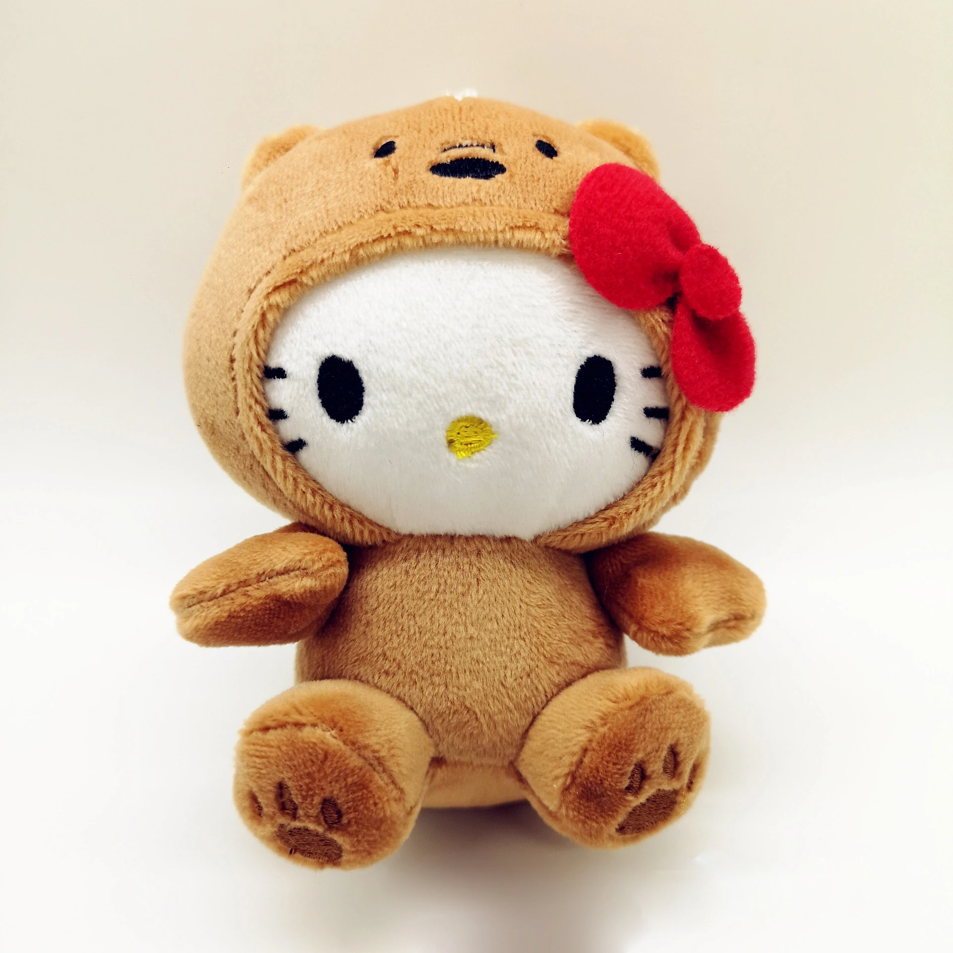 Hello Kitty Plushies: Soft vs. Firm – Which is Better?插图