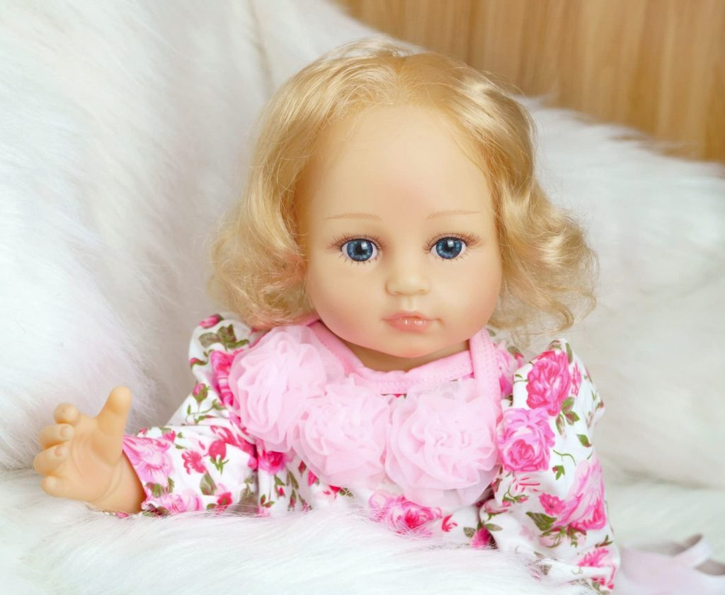 Lifelike Baby Dolls: Collectible Replicas for Kids and Adults插图3