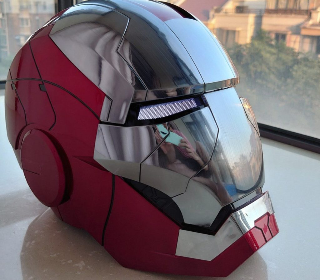 Unveiling the Technology: The Iron Man Helmet插图3