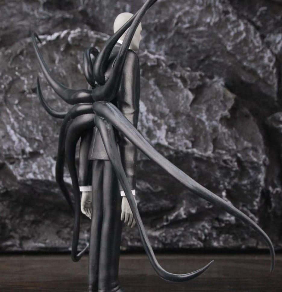 A Haunting Presence: Slenderman Articulated Action Figure插图3