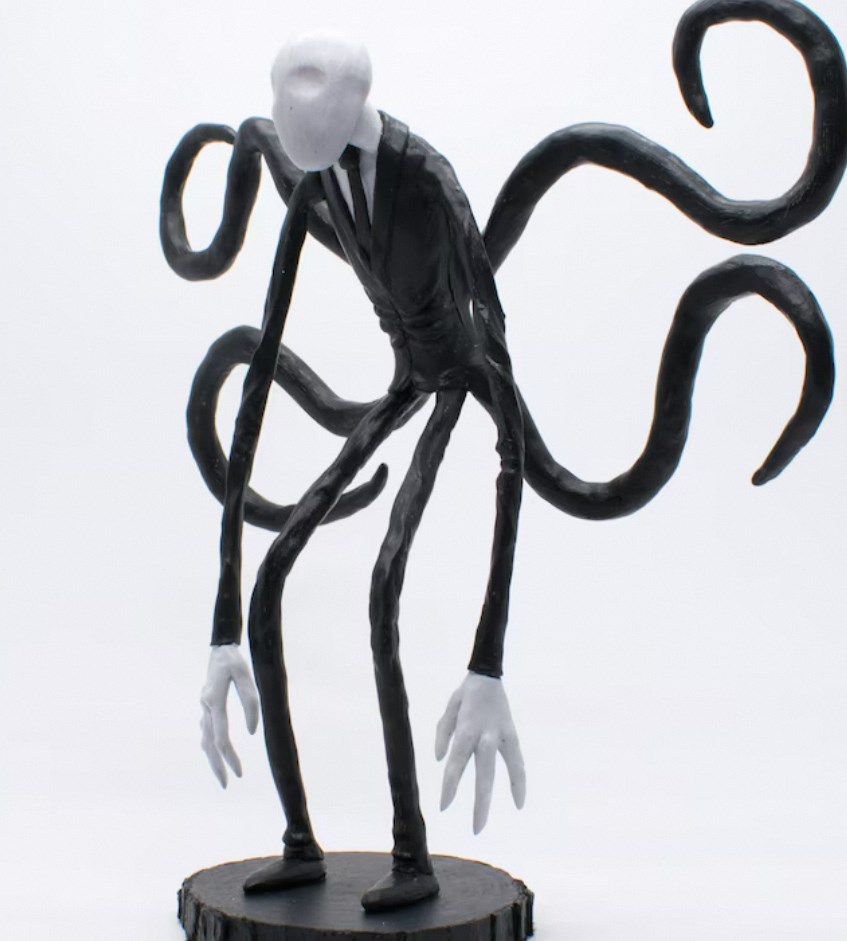 A Haunting Presence: Slenderman Articulated Action Figure插图2