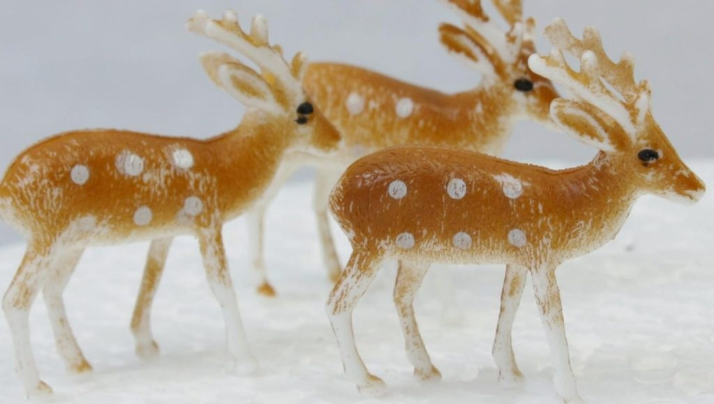 Top-Rated Plastic Christmas Reindeer for Holiday Cheer插图3