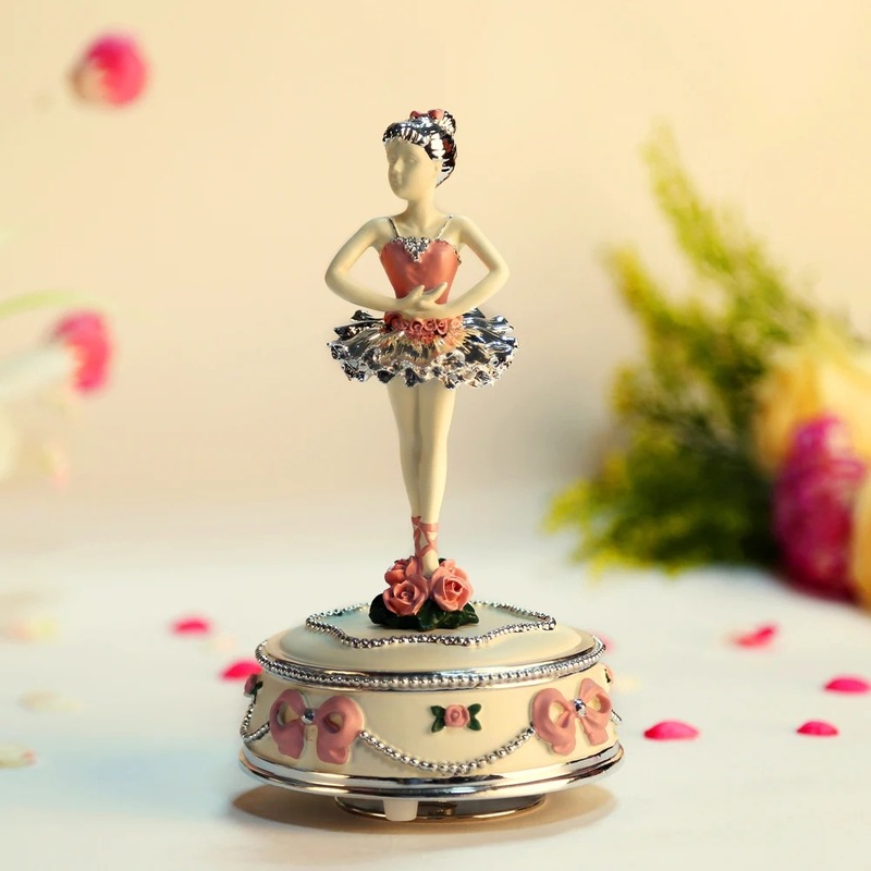 Music box with ballerina