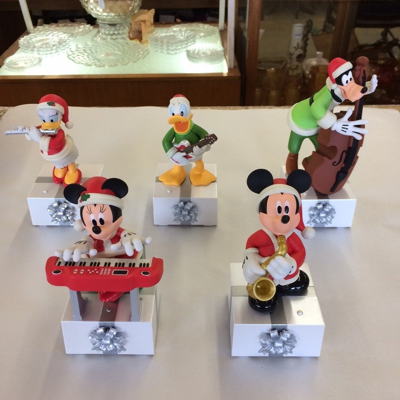 Music box figurines